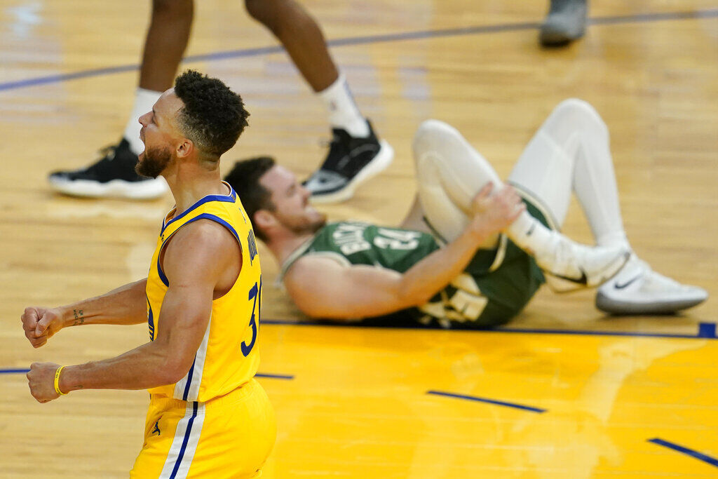 APTOPIX Bucks Warriors Basketball